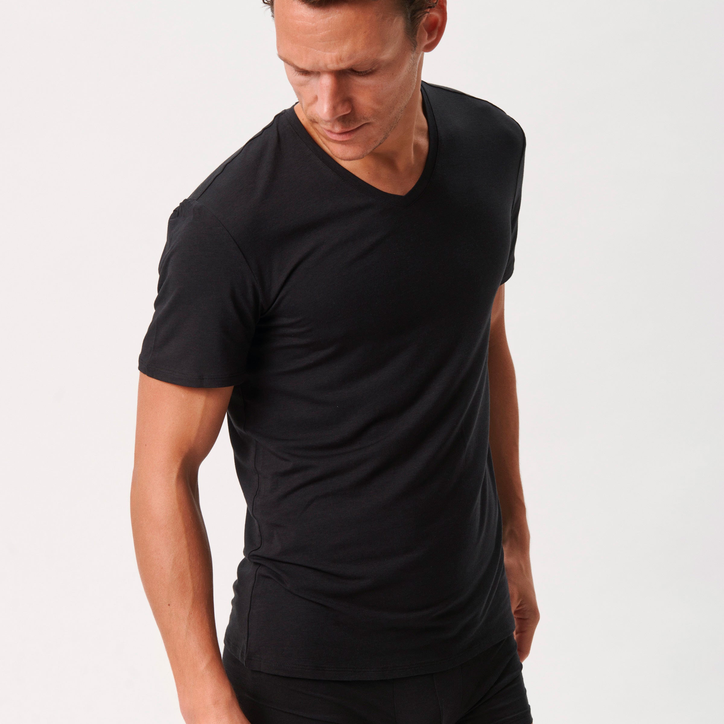 2 pak Sort slim fit V-hals bambus T-shirt